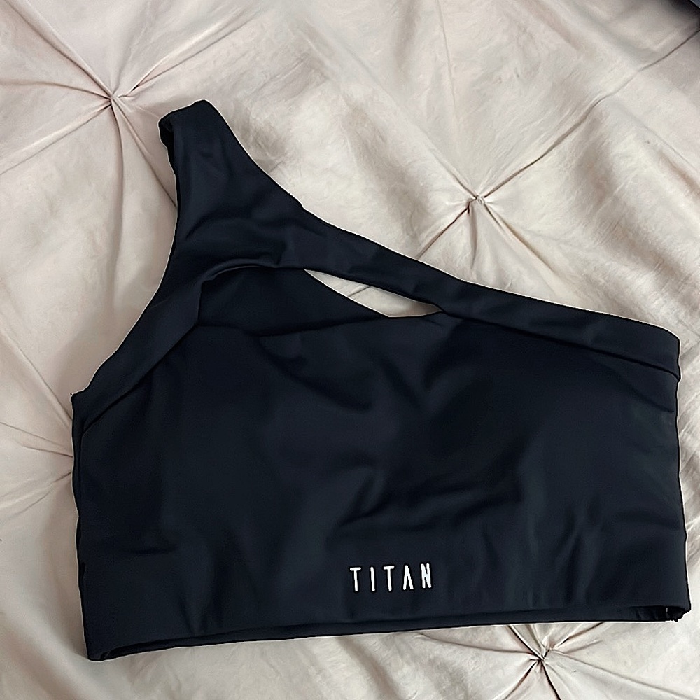 One shoulder sports bra